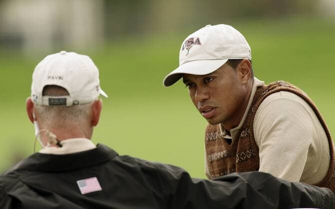 Eldrick Tiger Woods im Gespräch mit Pavin (beide Team USA) -  (STR2006092109) Golf Herren Ryder Cup 2006, Rydercup, PGA Tour, Training Gruppe Straffan Golf Herren Ryder Cup 2006, Rydercup, PGA Tour, Training Gruppe Straffan