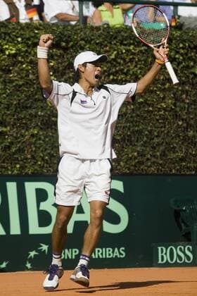 Danai Udomchoke (Thailand) jubelt Tennis Herren Davis Cup 2006, Daviscup, Relegation, Sand, Sandplatz, Sandplatztennis, Sandplatzturnier Einzelbild Düsseldorf Tennis Herren Davis Cup 2006, Daviscup, Relegation, Sand, Sandplatz, Sandplatztennis, Sandplatzturnier Einzelbild Düsseldorf