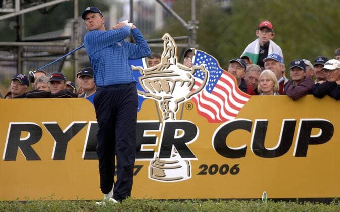 Robert Karlsson (Schweden Team Europa) schlägt vor dem Schriftzug Ryder Cup 2006 ab -  (STR200609121004) Golf Herren Ryder Cup, Rydercup 2006 Einzelbild Straffan Golf Herren Ryder Cup, Rydercup 2006 Einzelbild Straffan