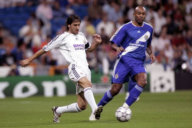 Raul Gonzalez (Real Madrid, li.) gegen Diogo Rincon (Dinamo Kiev) -  Fußball EC 1 Herren Champions League 2006 2007, Real Madrid CF - Dinamo Kiev 5:1, Dynamo Gruppe Madrid Dynamik, Fußball EC 1 Herren Champions League 2006 2007, Real Madrid CF - Dinamo Kiev 5:1, Dynamo Gruppe Madrid Dynamik,