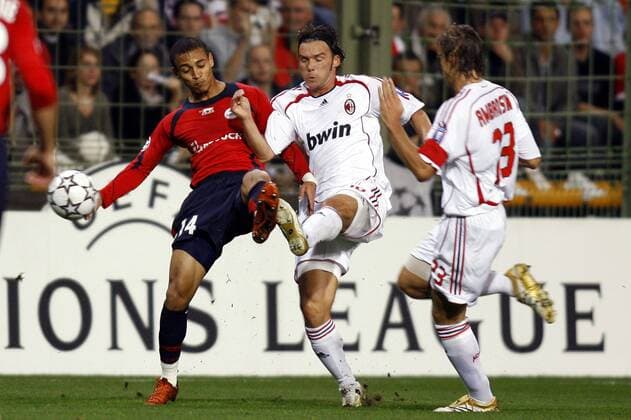 Marek Jankulovski (Milan, Mitte) gegen Peter Odemwingie (Lille, li.) -  (pan16428) Fußball EC 1 Herren Champions League 2006 2007, OSC Lille - AC Mailand 0:0 Gruppe Lille Dynamik, Fußball EC 1 Herren Champions League 2006 2007, OSC Lille - AC Mailand 0:0 Gruppe Lille Dynamik,  