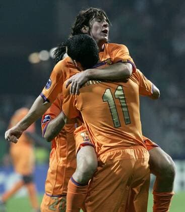 Lionel Messi (Mitte) und Gianluca Zambrotta (beide FC Barcelona, vorn) - Torjubel Fußball EC 1 Herren Champions League 2006 2007 Gruppe Bremen Freude, Fußball EC 1 Herren Champions League 2006 2007 Gruppe Bremen Freude,