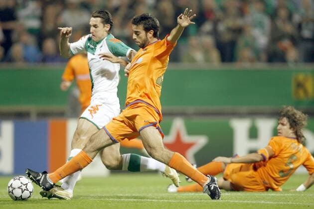 Oleguer Presas Renom (FC Barcelona, re.) gegen Miroslav Klose (Bremen) Fußball EC 1 Herren Champions League 2006 2007, SV Werder Bremen - FC Barcelona 1:1, Barca Gruppe Bremen Dynamik, Fußball EC 1 Herren Champions League 2006 2007, SV Werder Bremen - FC Barcelona 1:1, Barca Gruppe Bremen Dynamik,