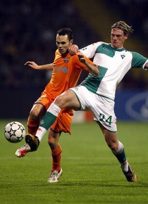 Andres Iniesta (FC Barcelona, li.) gegen Tim Borowski (Bremen) Fußball EC 1 Herren Champions League 2006 2007, SV Werder Bremen - FC Barcelona 1:1, Barca Gruppe Bremen Fußball EC 1 Herren Champions League 2006 2007, SV Werder Bremen - FC Barcelona 1:1, Barca Gruppe Bremen