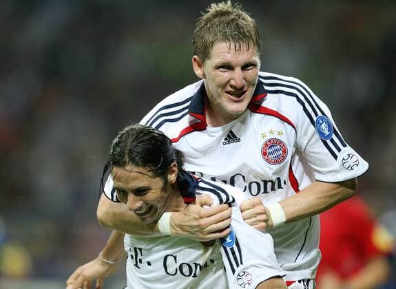 Claudio Pizarro (li.) und Bastian Schweinsteiger (beide Bayern) - Torjubel -  Fußball EC 1 Herren Champions League 2006 2007, FC Bayern München Gruppe Mailand Freude, Fußball EC 1 Herren Champions League 2006 2007, FC Bayern München Gruppe Mailand Freude,