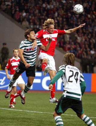 Radoslav Kovac (Spartak Moskau, Mitte) gegen Carlos Paredes (Sporting Lissabon) -  Fußball EC 1 Herren Champions League 2006 2007, FK Spartak Moskau - Sporting Lissabon 1:1 Gruppe Moskau Dynamik, Kampf, Höhe, Fußball EC 1 Herren Champions League 2006 2007, FK Spartak Moskau - Sporting Lissabon 1:1 Gruppe Moskau Dynamik, Kampf, Höhe,