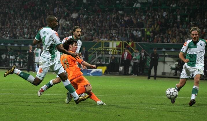 Lionel Messi (FC Barcelona) erzielt das 1:1, Naldo (li.) Torsten Frings (hi.) und Clemens Fritz (alle Bremen) können nicht eingreifen Fußball EC 1 Herren Champions League 2006 2007, SV Werder Bremen - FC Barcelona 1:1, Barca Totale Bremen Dynamik, Fußball EC 1 Herren Champions League 2006 2007, SV Werder Bremen - FC Barcelona 1:1, Barca Totale Bremen Dynamik,