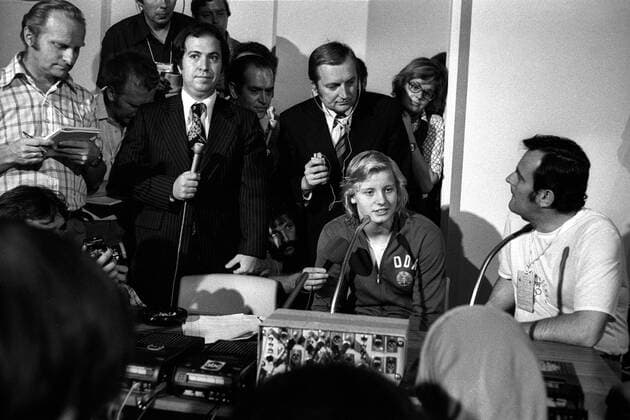 Kornelia Ender (DDR) auf einer Pressekonferenz anlässlich ihres Gewinns zweier Goldmedaillen an einem Tag Schwimmen OS Sommer Damen Olympische Spiele 1976, Sommerspiele Gruppe Montreal Schwimmen OS Sommer Damen Olympische Spiele 1976, Sommerspiele Gruppe Montreal