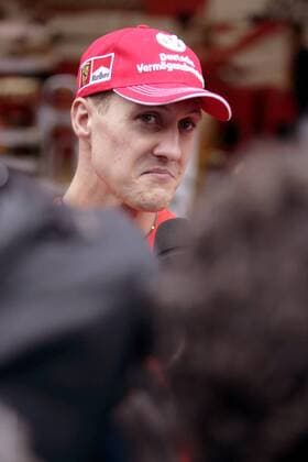 Michael Schumacher (Deutschland Ferrari) enttäuscht nach dem Qualifying des Rennens von Shanghai 2006 Motorsport Grand Prix Herren Großer Preis von China 2006, Formel 1 Weltmeisterschaft, F1, F, GP, WM, Qualifying Porträt Shanghai Enttäuschung, Motorsport Grand Prix Herren Großer Preis von China 2006, Formel 1 Weltmeisterschaft, F1, F, GP, WM, Qualifying Porträt Shanghai Enttäuschung,