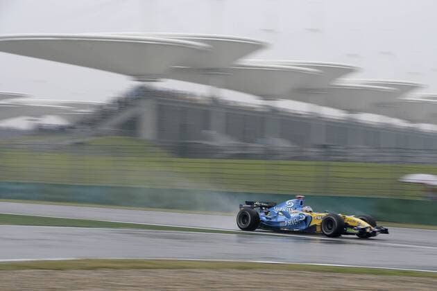Fernando Alonso (Spanien Renault) in seinem Boliden Motorsport Grand Prix Herren Großer Preis von China 2006, Formel 1 Weltmeisterschaft, F1, F, GP, WM, Qualifying Totale Shanghai International Circuit Shanghai Motorsport Grand Prix Herren Großer Preis von China 2006, Formel 1 Weltmeisterschaft, F1, F, GP, WM, Qualifying Totale Shanghai International Circuit Shanghai