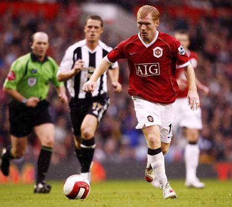 Paul Scholes (Manchester United) am Ball - EDITORIAL USE ONLY. No use with unauthorised audio, video, data, fixture lists, club league logos or live services. Online in-match use limited to 120 images, no video emulation. No use in betting, games or single club league player publications. Fußball Herren English Premier League 2006 2007, 1. Englische Liga, Manchester United - Newcastle United 2:0, ManU Einzelbild Manchester Fußball Herren English Premier League 2006 2007, 1. Englische Liga, Manchester United - Newcastle United 2:0, ManU Einzelbild Manchester