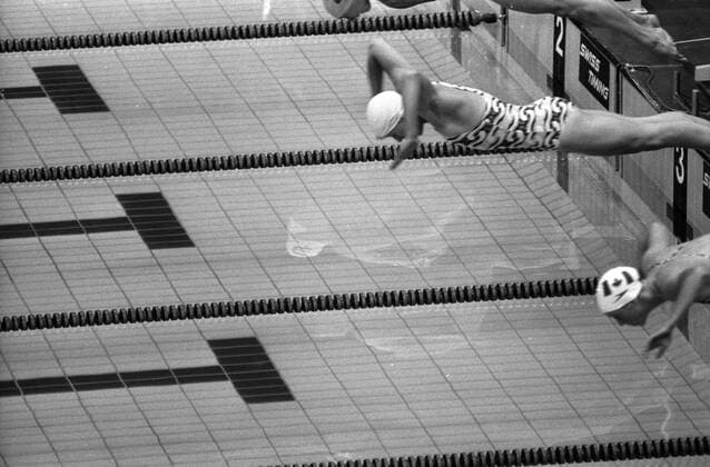 Kornelia Ender (DDR) - Start Schwimmen OS Sommer Damen Olympische Spiele 1976, Sommerspiele, 100m, 100 m, Meter Einzelbild Aufnahmedatum geschätzt Montreal Schwimmen OS Sommer Damen Olympische Spiele 1976, Sommerspiele, 100m, 100 m, Meter Einzelbild Aufnahmedatum geschätzt Montreal