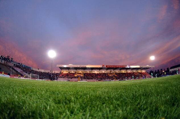 Fußball, Stadiongeschichte SpVgg Unterhaching Abenddämmerung über dem Hachinger Generali Sportpark Fußball 2. BL Herren Saison 2006 2007, SpVgg Unterhaching, Haching Totale Generali Sportpark o0 Wolken Unterhaching Fußball 2. BL Herren Saison 2006 2007, SpVgg Unterhaching, Haching Totale Generali Sportpark o0 Wolken Unterhaching