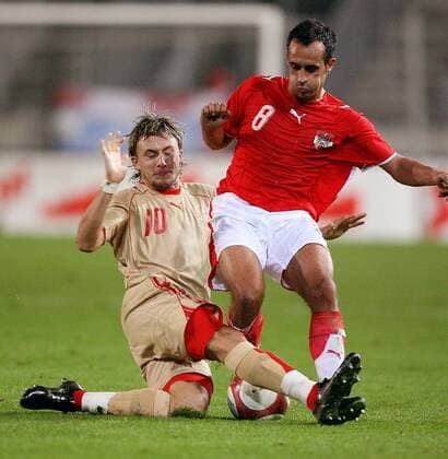 Markus Weißenberger (Österreich, re.) gegen Daniel Gygax (Schweiz) Fußball Länderspiel Herren Freundschaftsspiel 2006, Test, Testspiel, Österreich - Schweiz 2:1 Gruppe Nationalteam, Nationaltrikot Innsbruck Dynamik, Kampf Fußball Länderspiel Herren Freundschaftsspiel 2006, Test, Testspiel, Österreich - Schweiz 2:1 Gruppe Nationalteam, Nationaltrikot Innsbruck Dynamik, Kampf