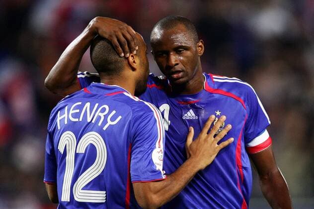 Patrick Vieira (re.) und Thierry Henry (beide Frankreich) - Torjubel - xiTA (pan16656) Fußball Länderspiel Herren EM Qualifikation 2006, Nationalteam, Nationaltrikot Gruppe Sochaux Freude, Fußball Länderspiel Herren EM Qualifikation 2006, Nationalteam, Nationaltrikot Gruppe Sochaux Freude,  