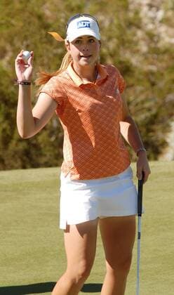 Paula Creamer (USA) präsentiert ihren Ball nach erfolgreichem Put -  (pal2006101209) Golf WM Damen Samsung World Championship 2006, LPGA Tour, Einzelbild Palm Desert Golf WM Damen Samsung World Championship 2006, LPGA Tour, Einzelbild Palm Desert