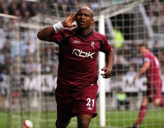El Hadji Diouf (Bolton) will mehr von den Zuschauern hören -  Fußball Herren English Premier League 2006 2007, 1. Englische Liga, Bolton Wanderers Einzelbild Newcastle Freude, Fußball Herren English Premier League 2006 2007, 1. Englische Liga, Bolton Wanderers Einzelbild Newcastle Freude,