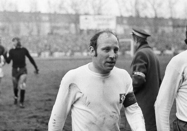 Uwe Seeler (HSV) - Abgang Fußball 1. BL Herren Saison 1971 1972, Hamburger SV, Hamburg, Vneg, Vsw Einzelbild Gelsenkirchen Fußball 1. BL Herren Saison 1971 1972, Hamburger SV, Hamburg, Vneg, Vsw Einzelbild Gelsenkirchen