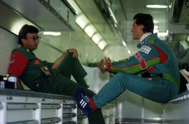 Michael Schumacher (Deutschland, re.) im Gespräch mit Teamchef Eddie Jordan (Irland beide Jordan Ford) Motorsport Grand Prix Herren Großer Preis von Belgien 1991, Formel 1 Weltmeisterschaft, F1, F, GP, WM Gruppe Spa-Francorchamps Motorsport Grand Prix Herren Großer Preis von Belgien 1991, Formel 1 Weltmeisterschaft, F1, F, GP, WM Gruppe Spa-Francorchamps