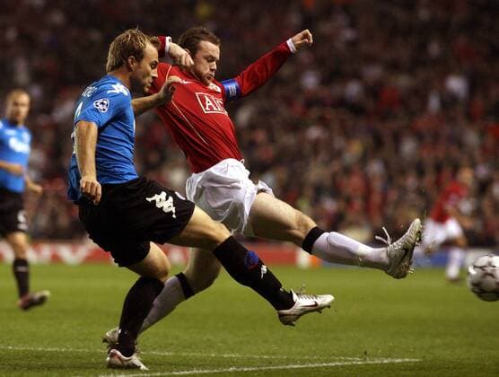 Wayne Rooney (Manchester United, re.) gegen Lars Jacobson (FC Kopenhagen) -  Fußball EC 1 Herren Champions League 2006 2007, Manchester United - FC Kopenhagen, ManU Gruppe Manchester Dynamik, Fußball EC 1 Herren Champions League 2006 2007, Manchester United - FC Kopenhagen, ManU Gruppe Manchester Dynamik,