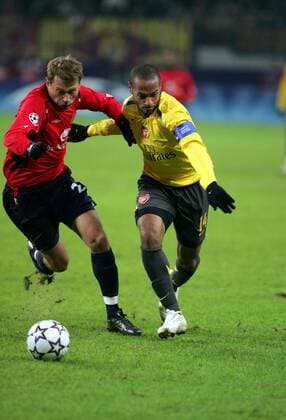 Thierry Henry (Arsenal, re.) gegen Vasili Berezutskiy (ZSKA Moskau) -  Fußball EC 1 Herren Champions League 2006 2007, ZSKA Moskau - Arsenal FC London 1:0 Gruppe Moskau Dynamik, Fußball EC 1 Herren Champions League 2006 2007, ZSKA Moskau - Arsenal FC London 1:0 Gruppe Moskau Dynamik,
