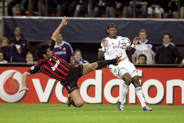 Mohammed Tchite (Anderlecht, re.) gegen Kakhaber Kaladze (Milan) -  Fußball EC 1 Herren Champions League 2006 2007, RSC Anderlecht - AC Mailand 0:1 Gruppe Brüssel Dynamik, Kampf, Fußball EC 1 Herren Champions League 2006 2007, RSC Anderlecht - AC Mailand 0:1 Gruppe Brüssel Dynamik, Kampf,