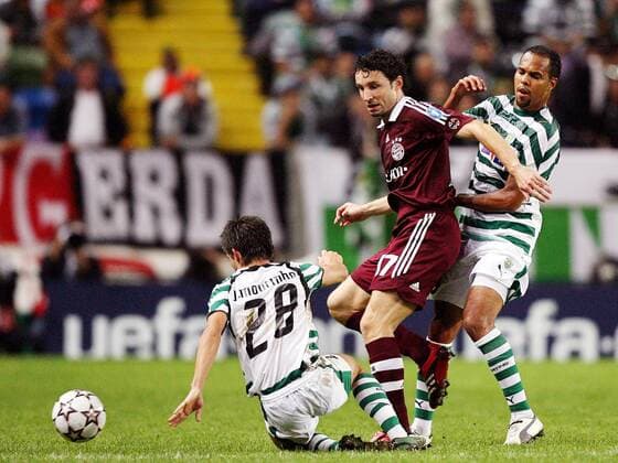 Mark van Bommel (Bayern, Mitte) gegen Alecsandro (re.) und Joao Moutinho (beide Sporting Lissabon) Fußball EC 1 Herren Champions League 2006 2007, Sporting Lissabon - FC Bayern München, Vdig Gruppe Lissabon Fußball EC 1 Herren Champions League 2006 2007, Sporting Lissabon - FC Bayern München, Vdig Gruppe Lissabon
