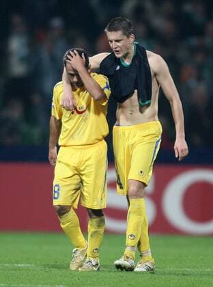 Igor Tomasic (re.) und Miroslav Ivanov (beide Levski Sofia) - enttäuschter Abgang Fußball EC 1 Herren Champions League 2006 2007, SV Werder Bremen - PFK Levski Sofia 2:0 Gruppe Bremen Enttäuschung, Fußball EC 1 Herren Champions League 2006 2007, SV Werder Bremen - PFK Levski Sofia 2:0 Gruppe Bremen Enttäuschung,