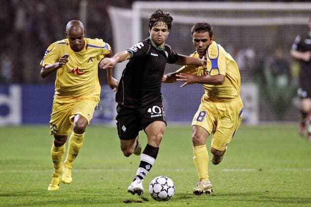 Diego (Bremen, Mitte) gegen Lusio Vagner (li.) und Miroslav Ivanov (beide Levski Sofia) Fußball EC 1 Herren Champions League 2006 2007, SV Werder Bremen - PFK Levski Sofia 2:0 Gruppe Bremen Dynamik, Kampf Fußball EC 1 Herren Champions League 2006 2007, SV Werder Bremen - PFK Levski Sofia 2:0 Gruppe Bremen Dynamik, Kampf