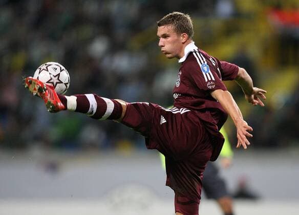 Lukas Podolski (Bayern) - Ballannahme Fußball EC 1 Herren Champions League 2006 2007, FC Bayern München Einzelbild Lissabon Dynamik, Fußball EC 1 Herren Champions League 2006 2007, FC Bayern München Einzelbild Lissabon Dynamik,