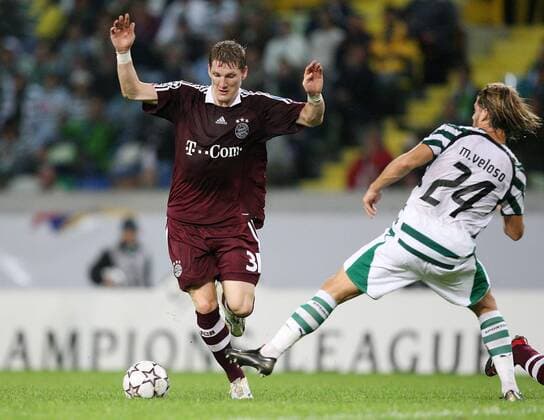 Bastian Schweinsteiger (Bayern, li.) gegen Miguel Veloso (Sporting Lissabon) Fußball EC 1 Herren Champions League 2006 2007, Sporting Lissabon - FC Bayern München 0:1 Gruppe Lissabon Dynamik, Fußball EC 1 Herren Champions League 2006 2007, Sporting Lissabon - FC Bayern München 0:1 Gruppe Lissabon Dynamik,
