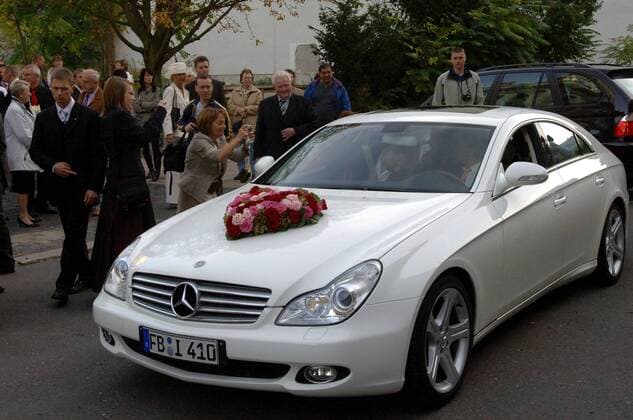 Andreas Klöden (Deutschland T Mobile) und seine frisch angetraute Bettina fahren in ihrem Hochzeitsauto davon Radsport Herren Straßenradsport 2006, Straße, Rad, Hochzeit, Heirat, heiraten, Trauung, trauen, Vermählung vermählen Gruppe Berlin Radsport Herren Straßenradsport 2006, Straße, Rad, Hochzeit, Heirat, heiraten, Trauung, trauen, Vermählung vermählen Gruppe Berlin