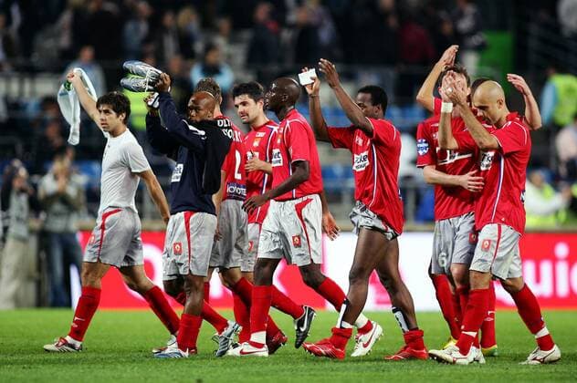 Schlußjubel Lyon, u.a. Juninho (li.), Sylvain Wiltord (2.v.li.), Jeremy Toulalan (4.v.li.), Alou Diarra (5.v.li.) und Cris (re.) -  (pan16840) Fußball Herren Ligue 1 2006 2007, 1. Französische Liga, Olympique Lyonnais, OL Gruppe Marseille Freude, Fußball Herren Ligue 1 2006 2007, 1. Französische Liga, Olympique Lyonnais, OL Gruppe Marseille Freude,  
