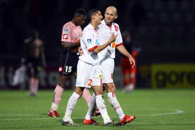 Ludovic Guerriero (li.) und Cedric Lecluse (Nancy) - Abgang -  (pan16896) Fußball Herren Coupe de la Ligue 2006 2007, Französischer Ligapokal, AS Nancy Lorraine - Toulouse FC 2:1 Gruppe Nancy Freude, Fußball Herren Coupe de la Ligue 2006 2007, Französischer Ligapokal, AS Nancy Lorraine - Toulouse FC 2:1 Gruppe Nancy Freude,  