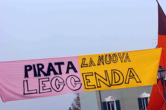 Plakat als Filmdeko bei den Dreharbeiten zum Film über Marco Pantani und seine Ankunft in der Heimatstadt Cesenatico nach seinem Toursieg 1998 - die neue Legende - Radsport Herren Rad 2006, Straße, Straßenradsport, Radrennsport, Dreh, Dreharbeiten, Film Einzelbild Filmdreh Cesenatico Radsport Herren Rad 2006, Straße, Straßenradsport, Radrennsport, Dreh, Dreharbeiten, Film Einzelbild Filmdreh Cesenatico