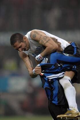 Marco Materazzi (obenauf) und Maicon (beide Inter) - Torjubel -  Fußball Herren Serie A 2006 2007, 1. Italienische Liga, FC Internazionale Mailand Gruppe Mailand Freude, Begeisterung, Fußball Herren Serie A 2006 2007, 1. Italienische Liga, FC Internazionale Mailand Gruppe Mailand Freude, Begeisterung,