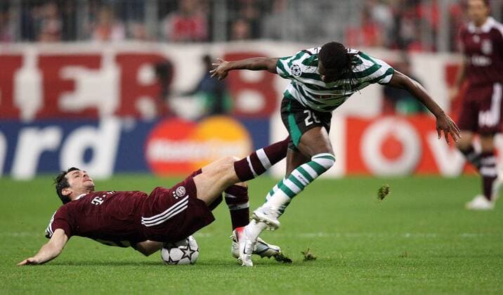 Yannick Djalo (Sporting Lissabon, re.) gegen Willy Sagnol (Bayern) Fußball EC 1 Herren Champions League 2006 2007, FC Bayern München - Sporting Lissabon 0:0 Gruppe München Dynamik, Kampf, Fußball EC 1 Herren Champions League 2006 2007, FC Bayern München - Sporting Lissabon 0:0 Gruppe München Dynamik, Kampf,