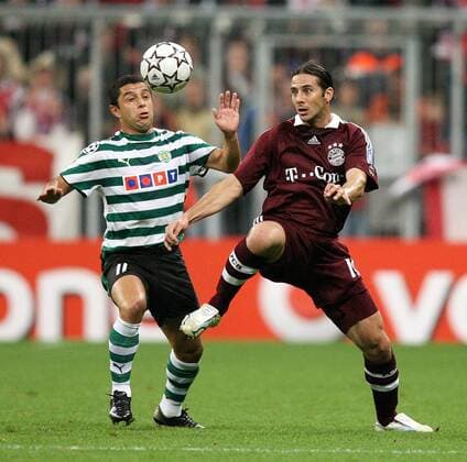 Rodrigo Tello (Sporting Lissabon, li.) gegen Claudio Pizarro (Bayern) Fußball EC 1 Herren Champions League 2006 2007, FC Bayern München - Sporting Lissabon 0:0 Gruppe München Dynamik, Fußball EC 1 Herren Champions League 2006 2007, FC Bayern München - Sporting Lissabon 0:0 Gruppe München Dynamik,