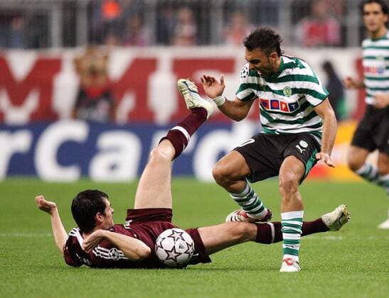 Carlos Martins (Sporting Lissabon, re.) gegen Willy Sagnol (Bayern) Fußball EC 1 Herren Champions League 2006 2007, FC Bayern München - Sporting Lissabon 0:0 Gruppe München Dynamik, Kampf, Fußball EC 1 Herren Champions League 2006 2007, FC Bayern München - Sporting Lissabon 0:0 Gruppe München Dynamik, Kampf,