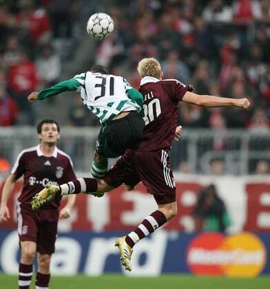Liedson (Sporting Lissabon, li.) gegen Christian Lell (Bayern) Fußball EC 1 Herren Champions League 2006 2007, FC Bayern München - Sporting Lissabon 0:0 Gruppe München Dynamik, Höhe, Kampf, Fußball EC 1 Herren Champions League 2006 2007, FC Bayern München - Sporting Lissabon 0:0 Gruppe München Dynamik, Höhe, Kampf,