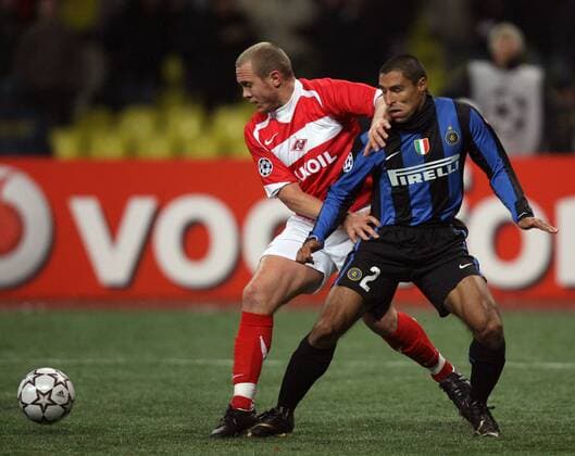 Denis Boyarintsev (Spartak Moskau, li.) gegen Ivan Cordoba (Inter) -  Fußball EC 1 Herren Champions League 2006 2007, Spartak Moskau - FC Internazionale Mailand 0:1 Gruppe Moskau Dynamik, Fußball EC 1 Herren Champions League 2006 2007, Spartak Moskau - FC Internazionale Mailand 0:1 Gruppe Moskau Dynamik,