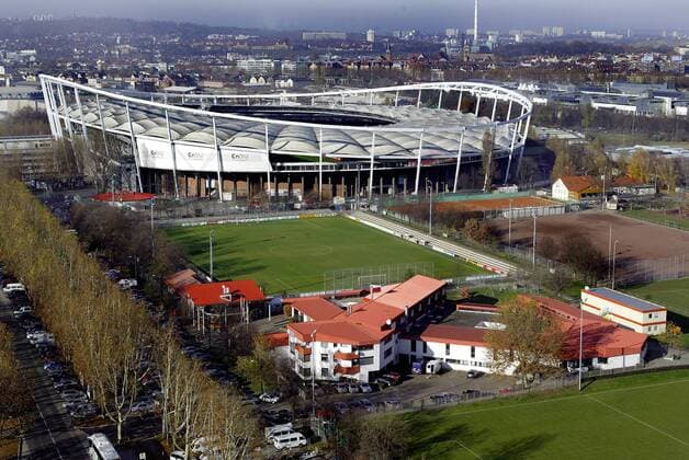 Luftbildaufnahme des Gottlieb Daimler Stadions, Heimspielstätte des VfB Stuttgart Fußball 1. BL Herren Saison 2003 2004, VfB Stuttgart Totale Gottlieb Daimler Stadion Stuttgart Fußball 1. BL Herren Saison 2003 2004, VfB Stuttgart Totale Gottlieb Daimler Stadion Stuttgart