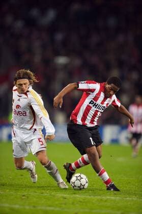 Jefferson Farfan (Eindhoven, re.) gegen Orhan Ak (Galatasaray) Fußball EC 1 Herren Champions League 2006 2007, PSV Eindhoven - Galatasaray Istanbul 2:0 Gruppe Eindhoven Dynamik, Fußball EC 1 Herren Champions League 2006 2007, PSV Eindhoven - Galatasaray Istanbul 2:0 Gruppe Eindhoven Dynamik,