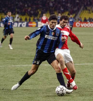 Julio Ricardo Cruz (Inter, li.) gegen Martin Stranzl (Spartak Moskau) -  Fußball EC 1 Herren Champions League 2006 2007, Spartak Moskau - FC Internazionale Mailand 0:1 Gruppe Moskau Dynamik, Fußball EC 1 Herren Champions League 2006 2007, Spartak Moskau - FC Internazionale Mailand 0:1 Gruppe Moskau Dynamik,