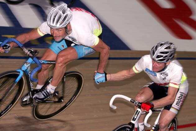 Erik Zabel (Deutschland, li.) und Bruno Risi (Schweiz) - Wechsel Radsport Herren 65. Dortmunder 6 Tage Rennen 2006, Sechstagerennen, Sechstage, Sechs, SixDays, Six Days, Rad Gruppe Dortmund Dynamik, Radsport Herren 65. Dortmunder 6 Tage Rennen 2006, Sechstagerennen, Sechstage, Sechs, SixDays, Six Days, Rad Gruppe Dortmund Dynamik,