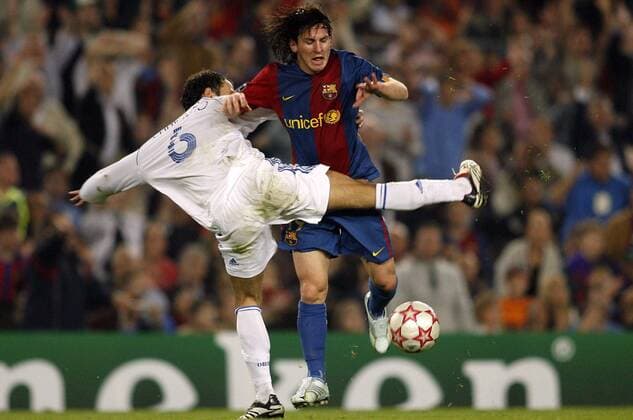 Lionel Messi (FC Barcelona, re.) gegen Ricardo Carvalho (Chelsea) -  (pan17049) Fußball EC 1 Herren Champions League 2006 2007, FC Barcelona - Chelsea FC London 2:2, Barca, Gruppe Barcelona Dynamik, Fußball EC 1 Herren Champions League 2006 2007, FC Barcelona - Chelsea FC London 2:2, Barca, Gruppe Barcelona Dynamik,  