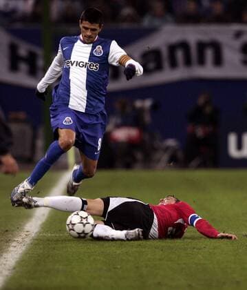 Lucho Gonzalez (Porto, li.) gegen Rafael van der Vaart (HSV) Fußball EC 1 Herren Champions League 2006 2007, Hamburger SV - FC Porto Gruppe Hamburg Dynamik, Kampf Fußball EC 1 Herren Champions League 2006 2007, Hamburger SV - FC Porto Gruppe Hamburg Dynamik, Kampf