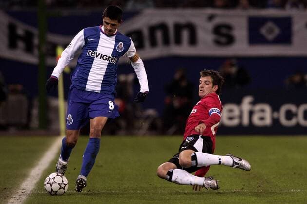 Lucho Gonzalez (Porto, li.) gegen Rafael van der Vaart (HSV) Fußball EC 1 Herren Champions League 2006 2007, Hamburger SV - FC Porto Gruppe Hamburg Dynamik, Kampf Fußball EC 1 Herren Champions League 2006 2007, Hamburger SV - FC Porto Gruppe Hamburg Dynamik, Kampf