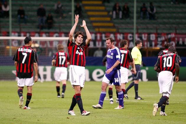 Kaka (Milan) dankt den Anhängern - Fußball EC 1 Herren Champions League 2006 2007, AC Mailand - RSC Anderlecht 4:1 Totale Mailand Fußball EC 1 Herren Champions League 2006 2007, AC Mailand - RSC Anderlecht 4:1 Totale Mailand