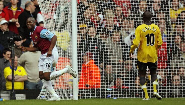 Marlon Harewood (West Ham, li.) - Torjubel, re. William Gallas (Arsenal) - EDITORIAL USE ONLY. No use with unauthorised audio, video, data, fixture lists, club league logos or live services. Online in-match use limited to 120 images, no video emulation. No use in betting, games or single club league player publications. Fußball Herren English Premier League 2006 2007, 1. Englische Liga, West Ham United - Arsenal FC London 1:0 Gruppe London Freude, Fußball Herren English Premier League 2006 2007, 1. Englische Liga, West Ham United - Arsenal FC London 1:0 Gruppe London Freude,